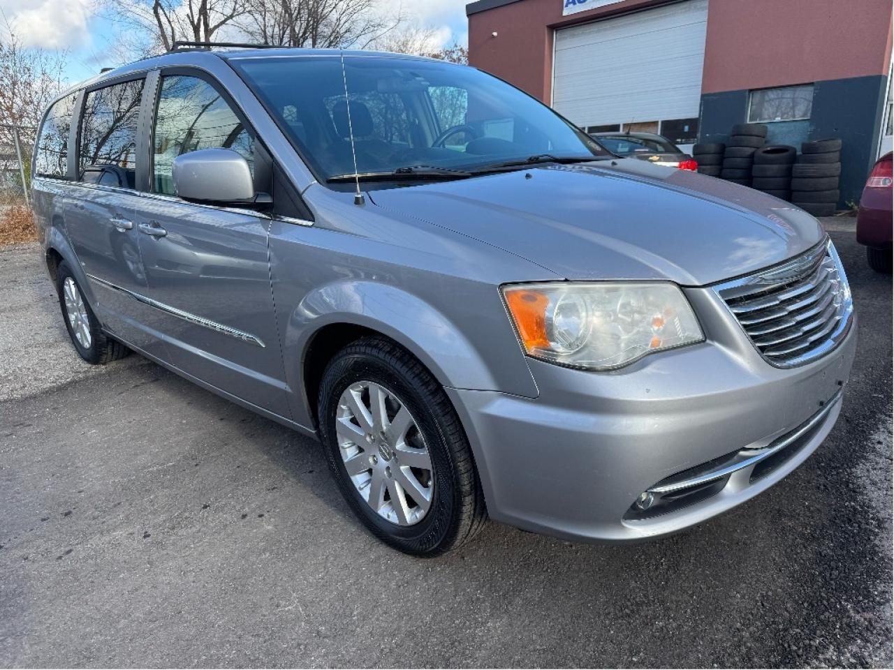2014 Chrysler Town & Country TOURING Photo