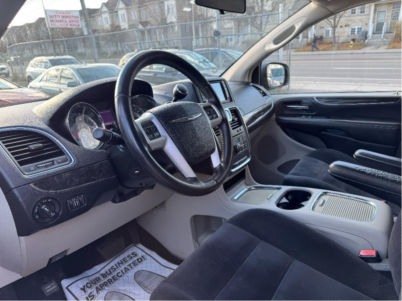 2014 Chrysler Town & Country TOURING Photo