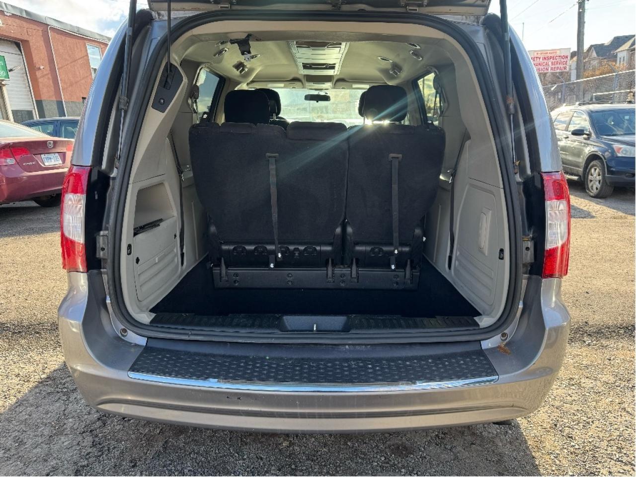 2014 Chrysler Town & Country TOURING Photo