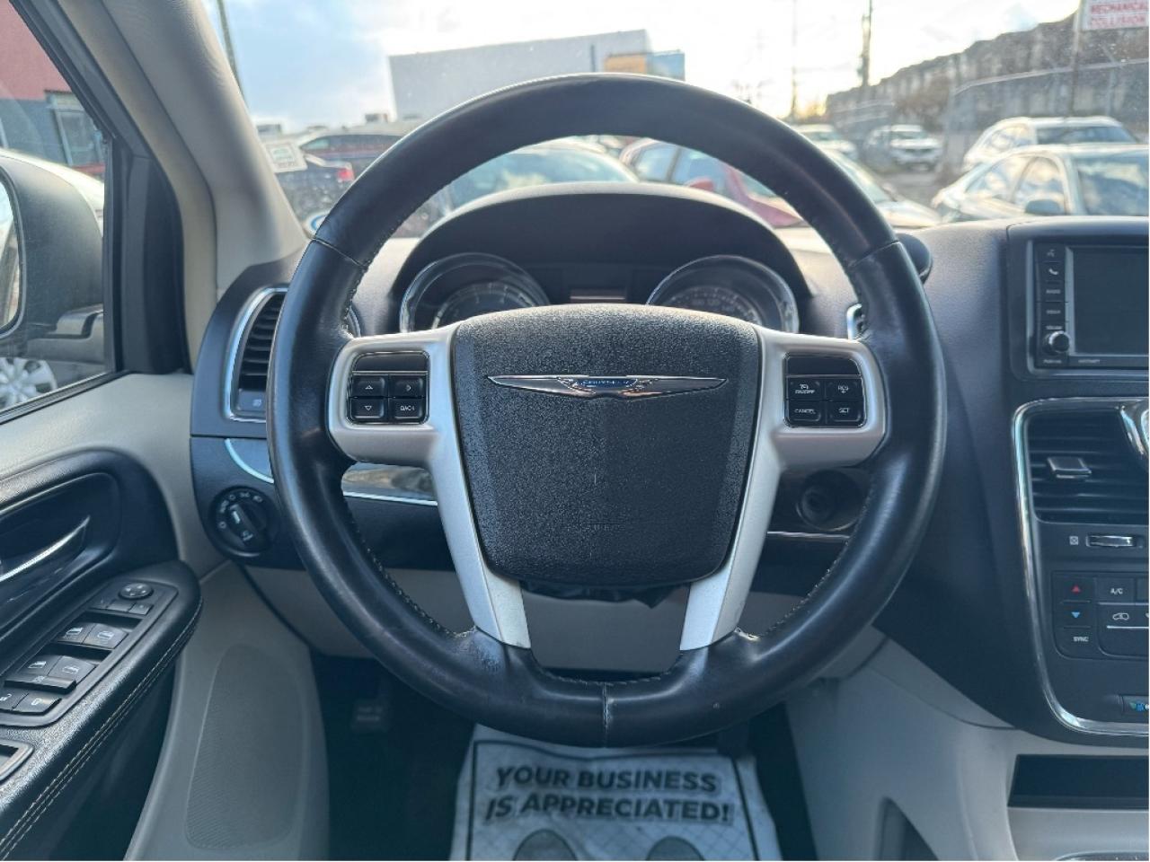 2014 Chrysler Town & Country TOURING Photo