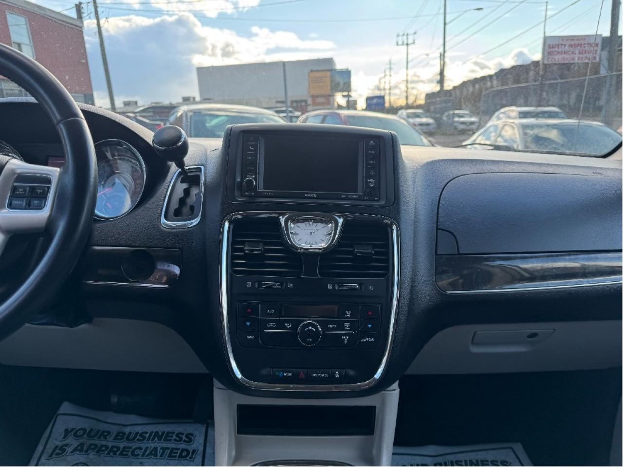 2014 Chrysler Town & Country TOURING Photo