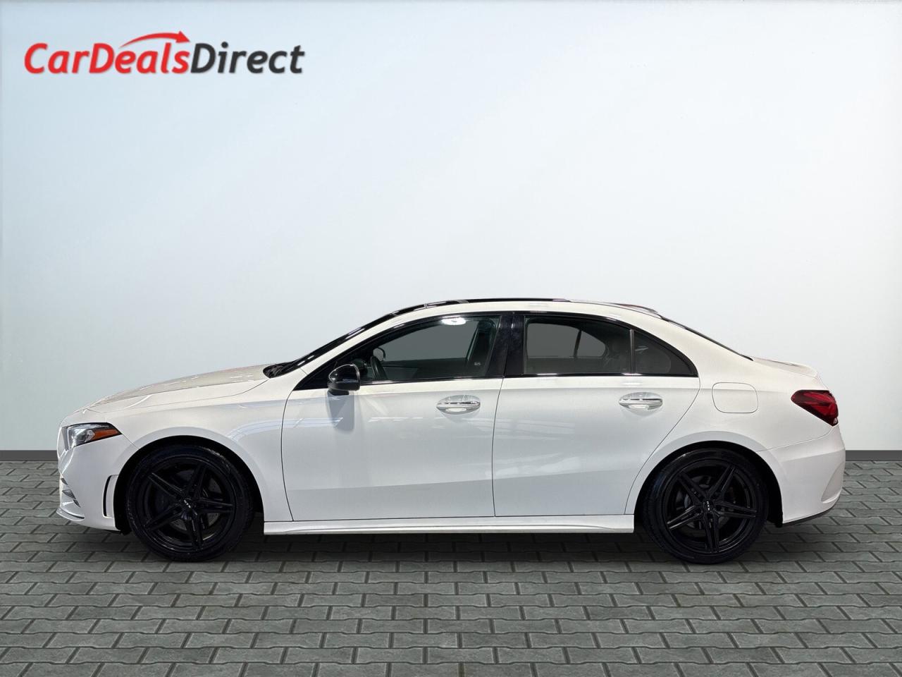 2019 Mercedes-Benz A-Class A 220 4MATIC / AMG Pkg / Leather / Sunroof / NAVI Photo4