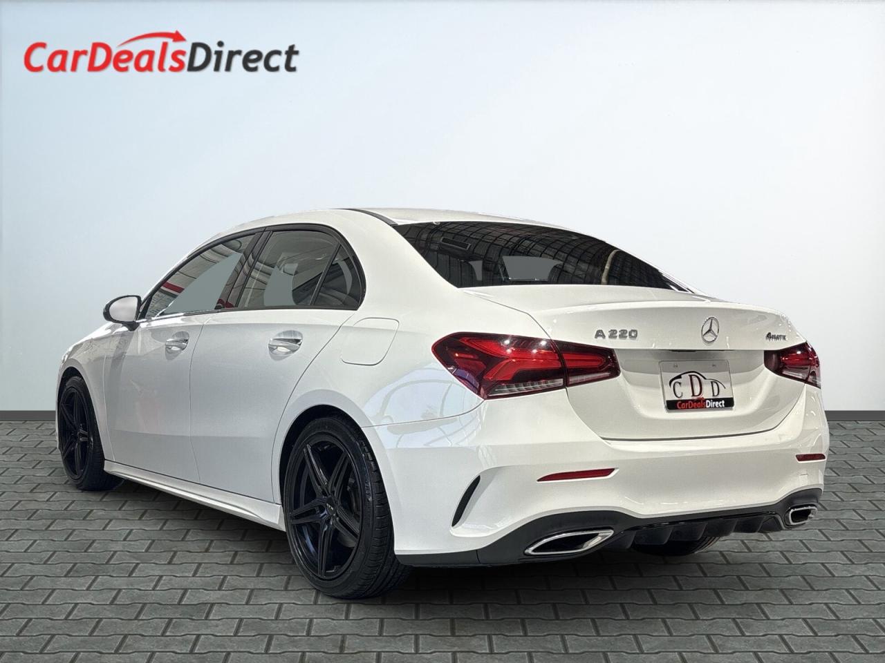 2019 Mercedes-Benz A-Class A 220 4MATIC / AMG Pkg / Leather / Sunroof / NAVI Photo