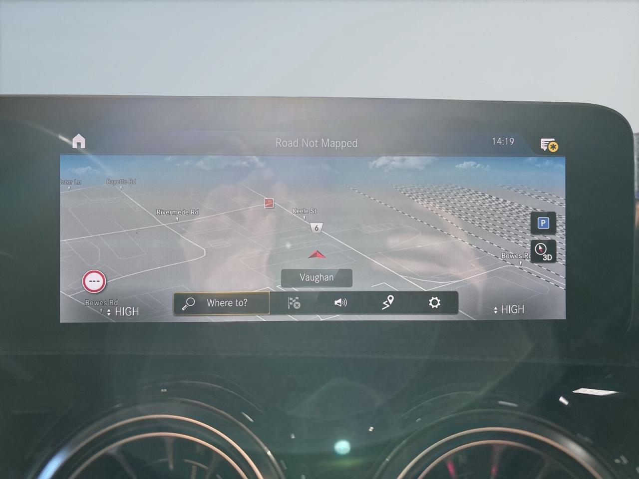 2019 Mercedes-Benz A-Class A 220 4MATIC / AMG Pkg / Leather / Sunroof / NAVI Photo