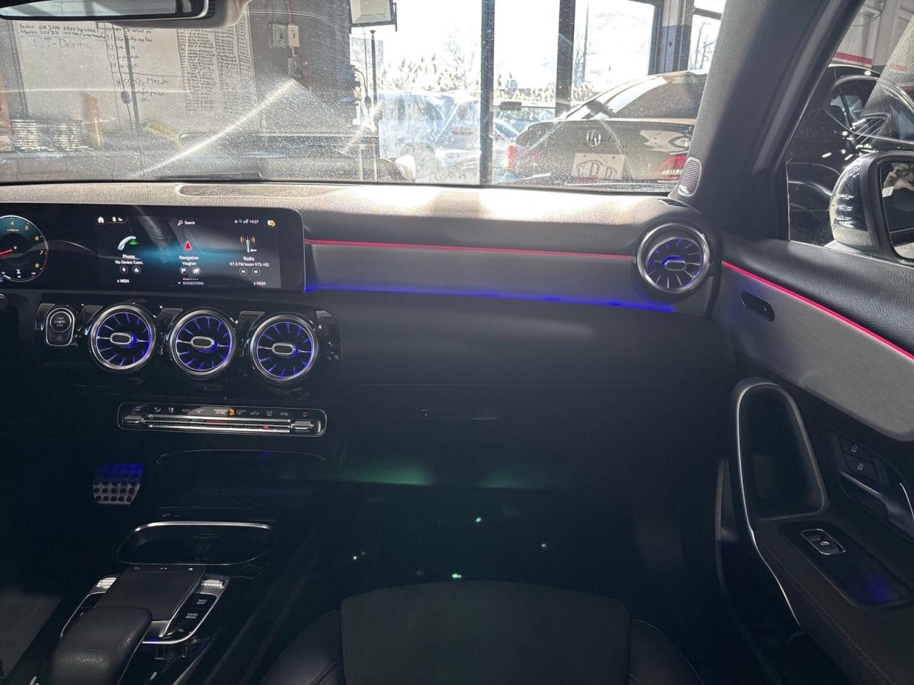 2019 Mercedes-Benz A-Class A 220 4MATIC / AMG Pkg / Leather / Sunroof / NAVI Photo