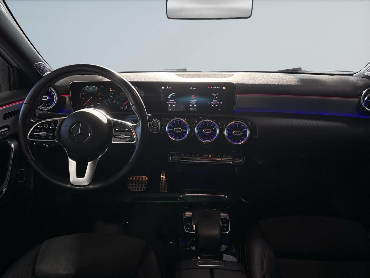 2019 Mercedes-Benz A-Class A 220 4MATIC / AMG Pkg / Leather / Sunroof / NAVI Photo