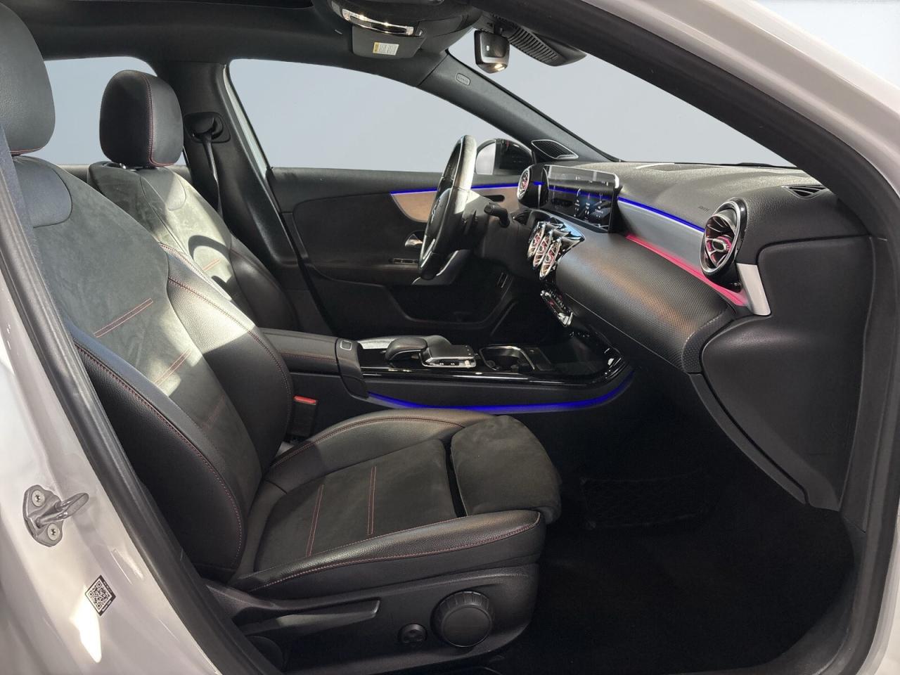 2019 Mercedes-Benz A-Class A 220 4MATIC / AMG Pkg / Leather / Sunroof / NAVI Photo