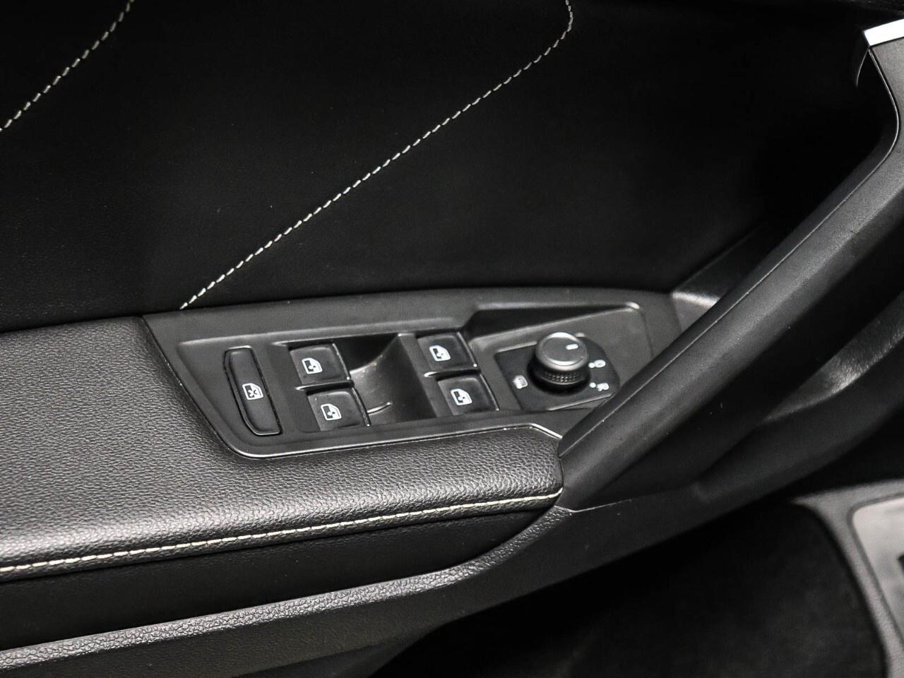 2023 Volkswagen Tiguan Comfortline R-Line Black Edition 4MOTION Photo