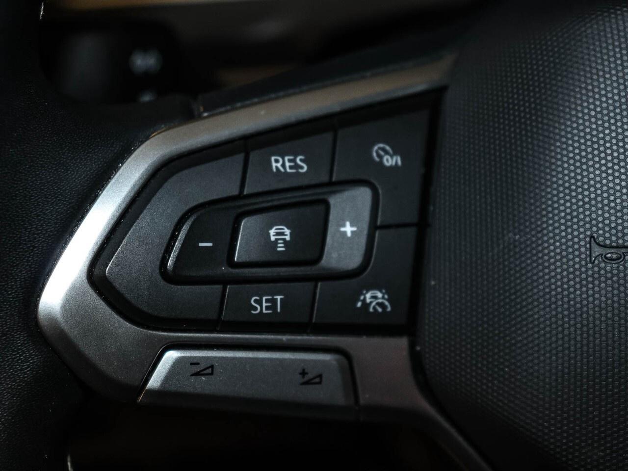 2023 Volkswagen Tiguan Comfortline R-Line Black Edition 4MOTION Photo