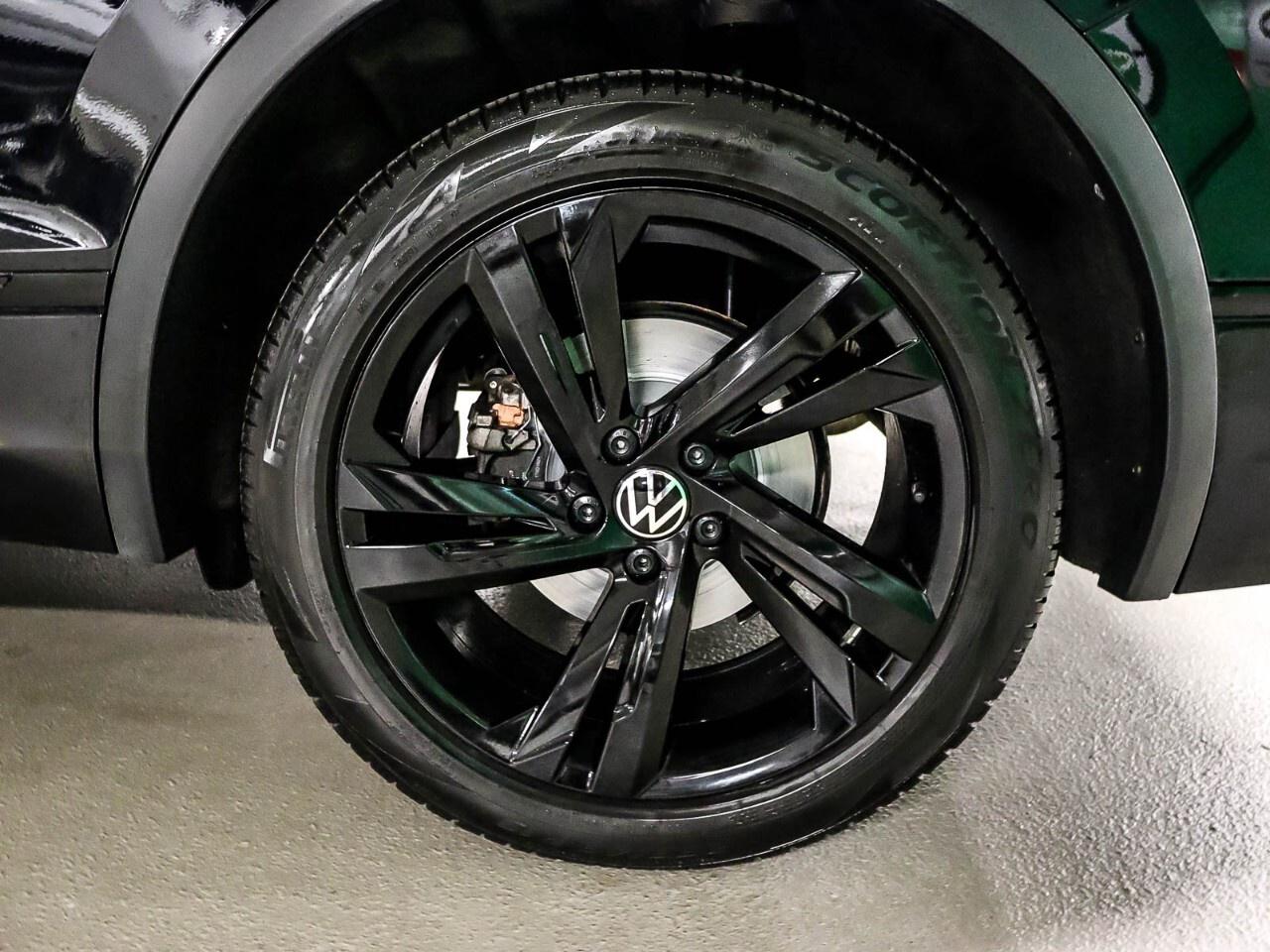 2023 Volkswagen Tiguan Comfortline R-Line Black Edition 4MOTION Photo