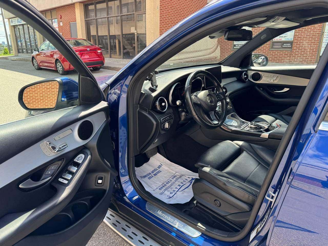 2017 Mercedes-Benz GLC-Class 4MATIC 4dr GLC 300, DISTRONIC PLUS WITH ACTIVE PIL Photo