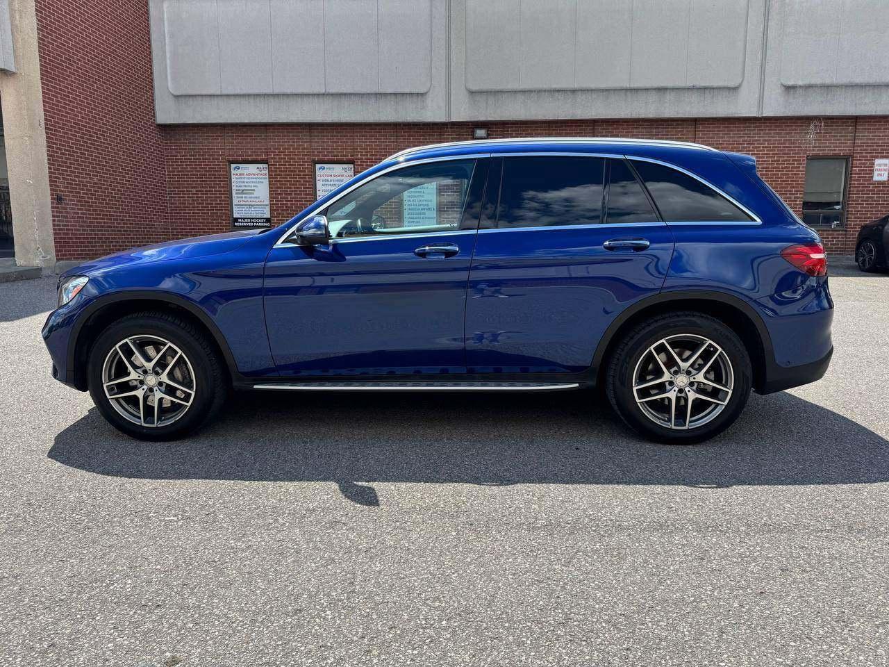 2017 Mercedes-Benz GLC-Class 4MATIC 4dr GLC 300, DISTRONIC PLUS WITH ACTIVE PIL Photo3