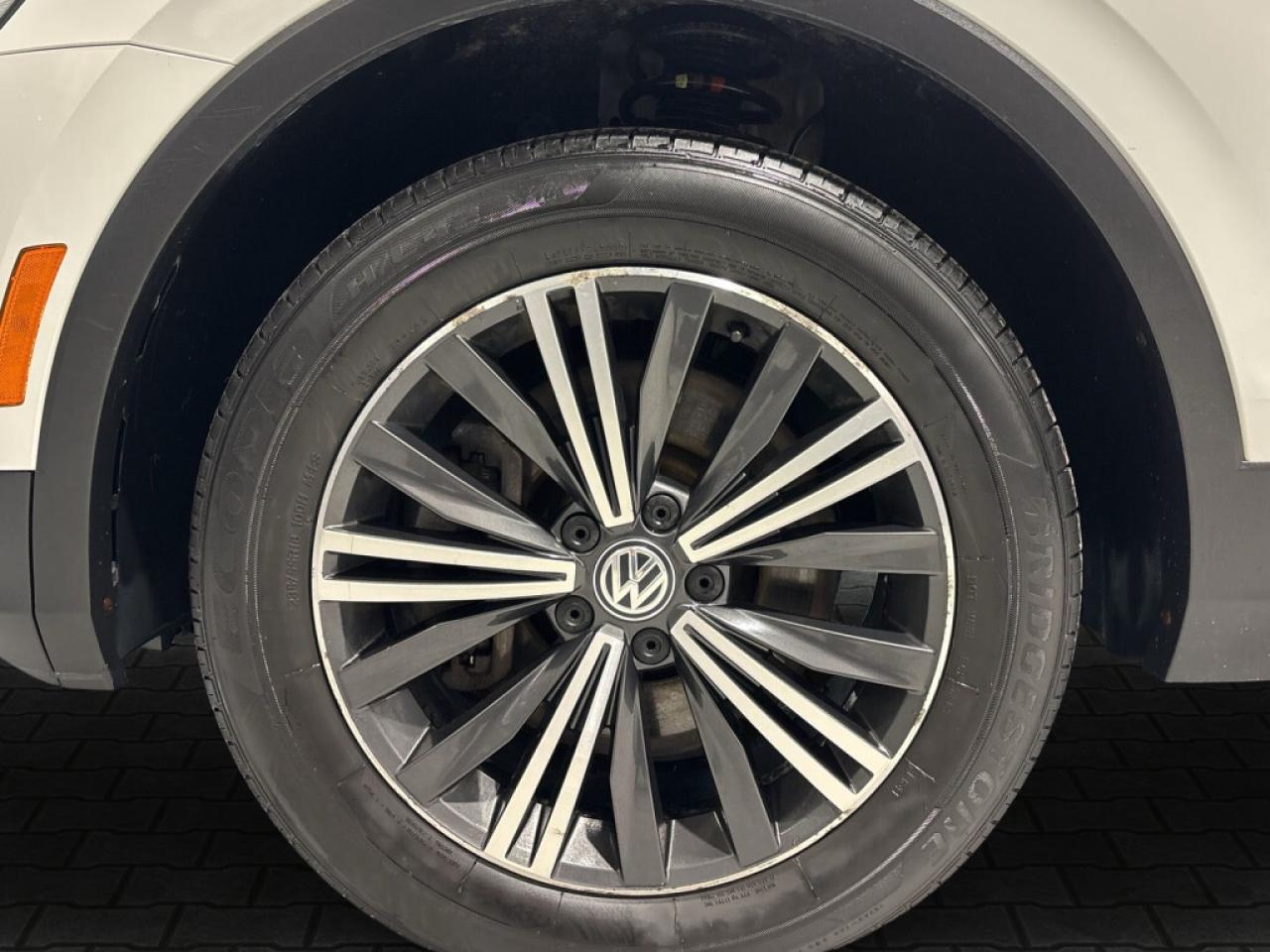 2019 Volkswagen Tiguan Highline 4MOTION / Leather / NAVI / Sunroof / Remo Photo