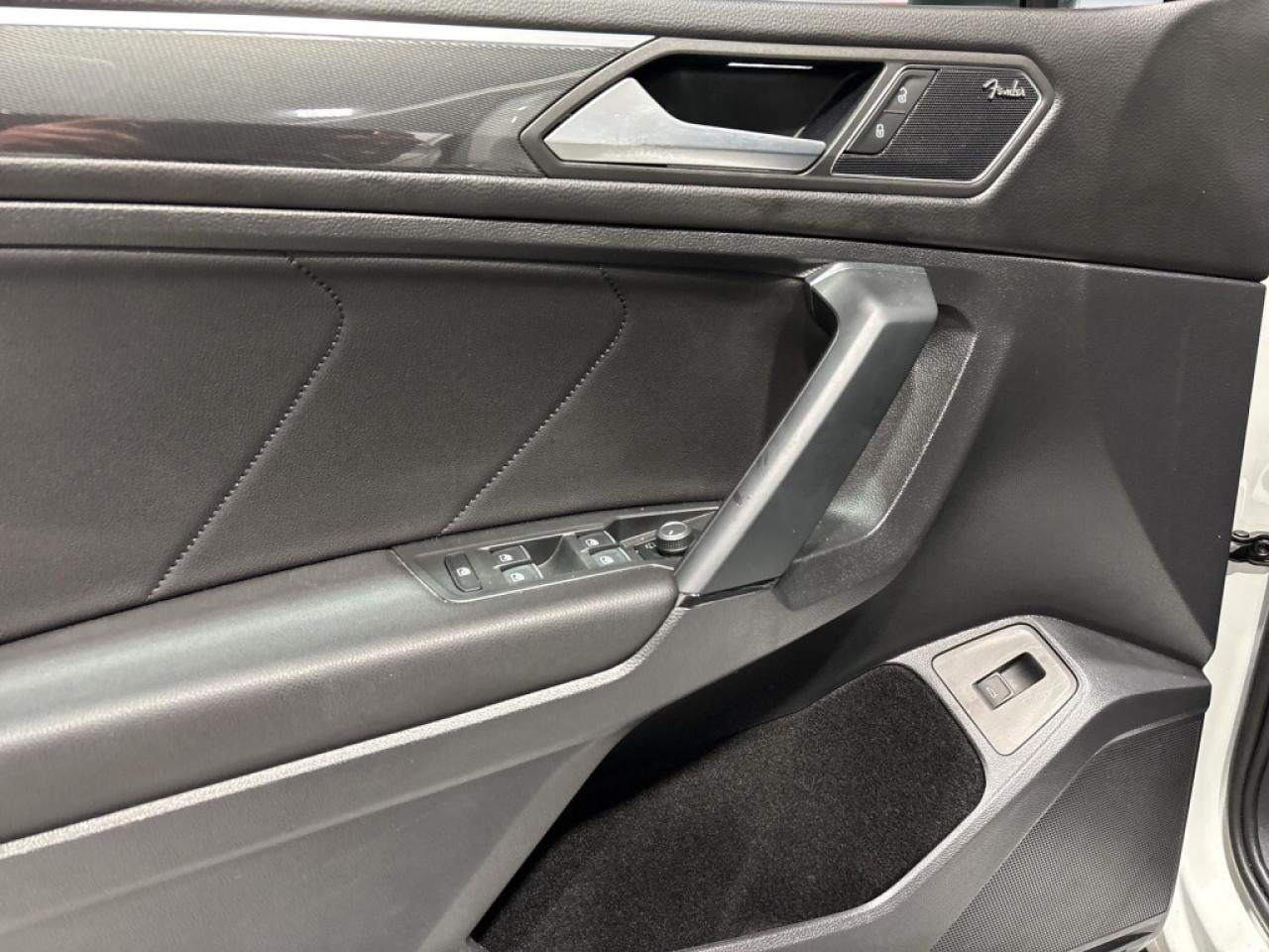 2019 Volkswagen Tiguan Highline 4MOTION / Leather / NAVI / Sunroof / Remo Photo