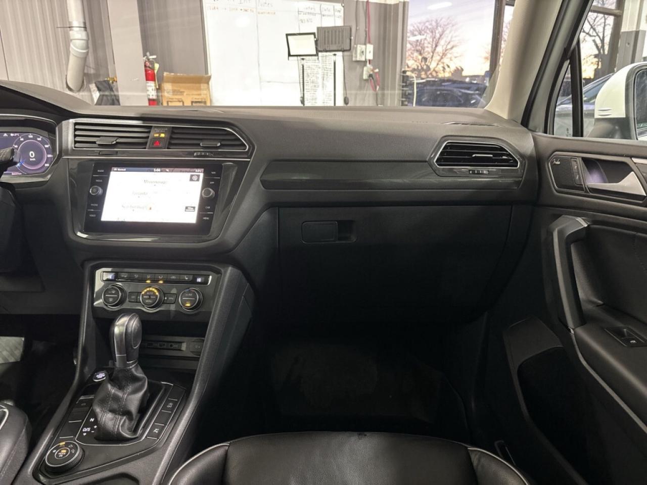 2019 Volkswagen Tiguan Highline 4MOTION / Leather / NAVI / Sunroof / Remo Photo