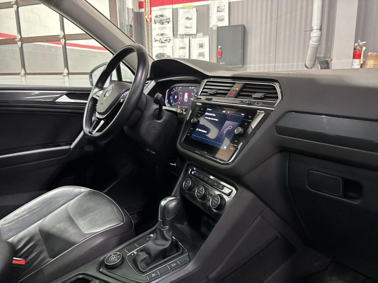 2019 Volkswagen Tiguan Highline 4MOTION / Leather / NAVI / Sunroof / Remo Photo