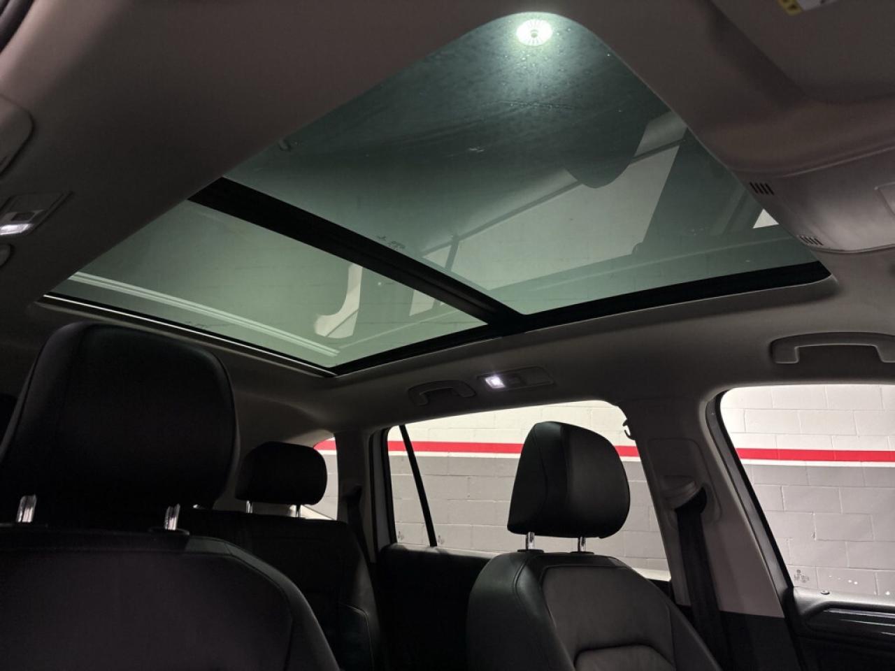 2019 Volkswagen Tiguan Highline 4MOTION / Leather / NAVI / Sunroof / Remo Photo