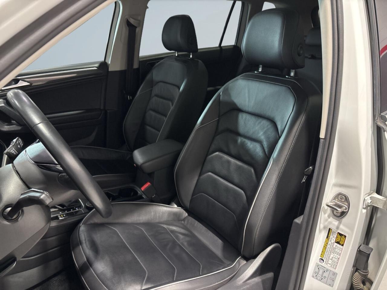 2019 Volkswagen Tiguan Highline 4MOTION / Leather / NAVI / Sunroof / Remo Photo