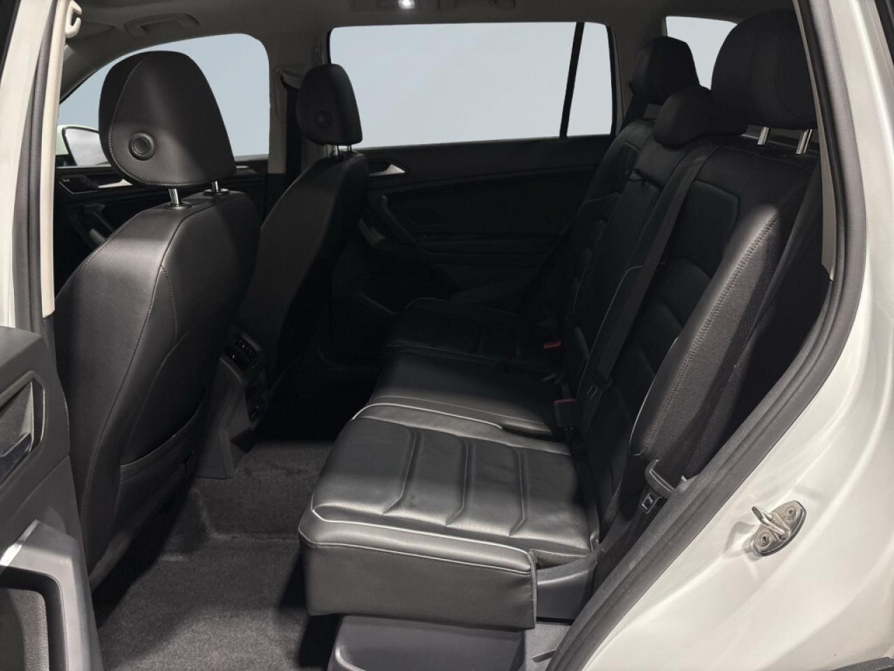 2019 Volkswagen Tiguan Highline 4MOTION / Leather / NAVI / Sunroof / Remo Photo