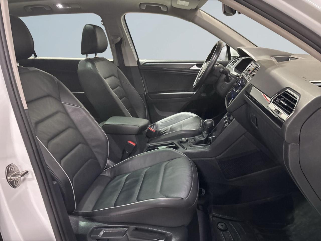 2019 Volkswagen Tiguan Highline 4MOTION / Leather / NAVI / Sunroof / Remo Photo