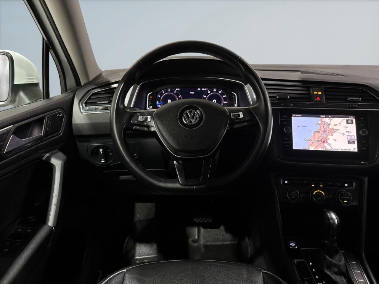 2019 Volkswagen Tiguan Highline 4MOTION / Leather / NAVI / Sunroof / Remo Photo
