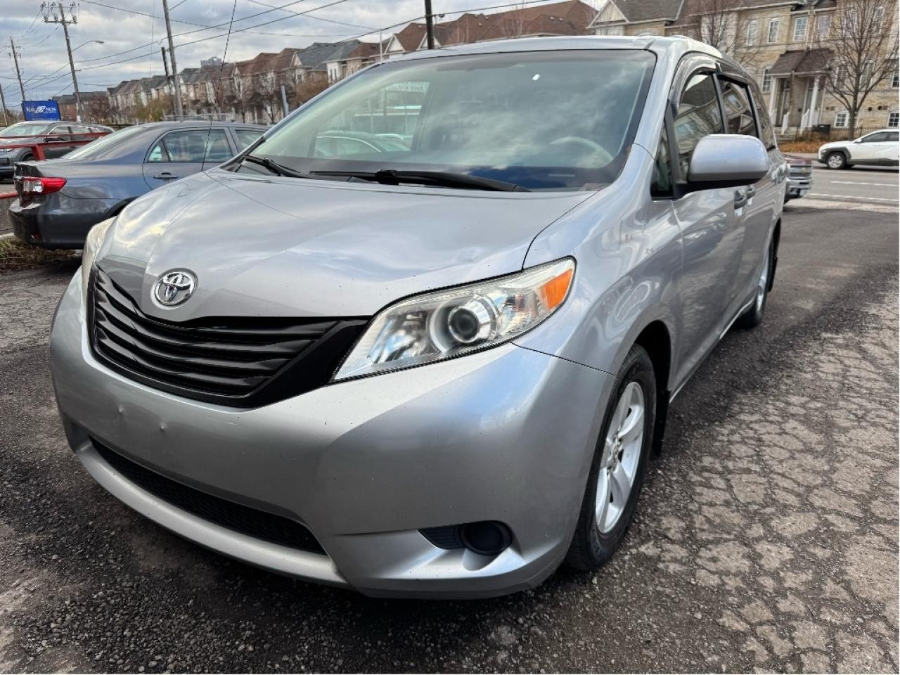 2011 Toyota Sienna  Photo2