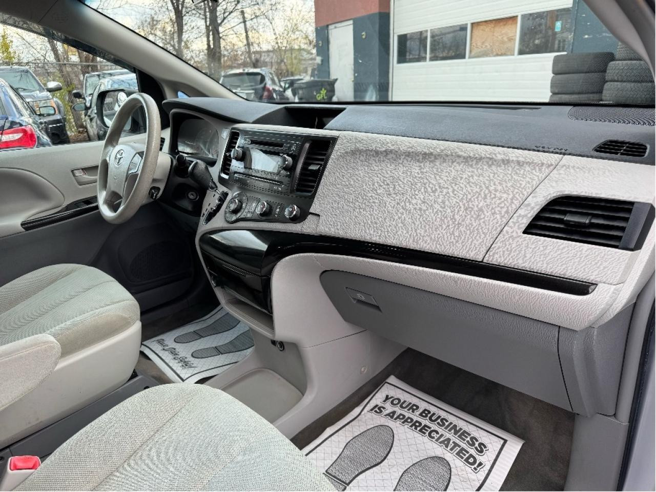 2011 Toyota Sienna  Photo