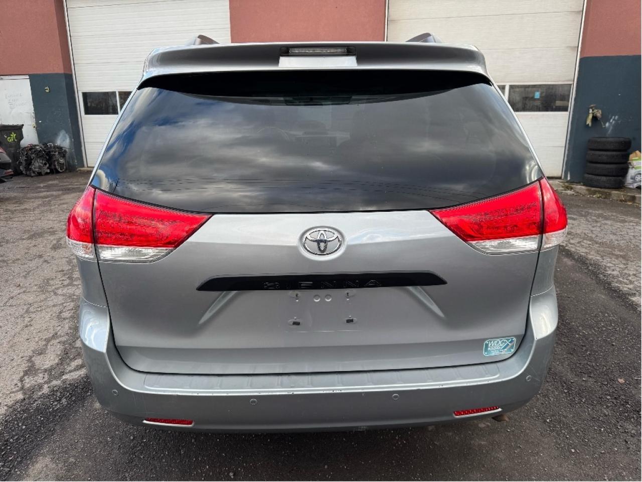 2011 Toyota Sienna  Photo