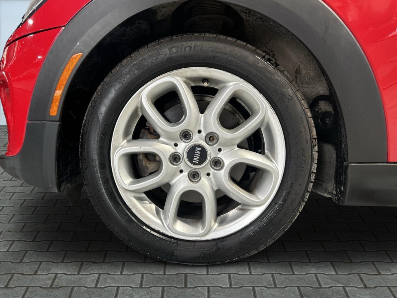 2019 MINI 3 Door Cooper / Leather / Sunroof / Back up Cam / Bluetoo Photo