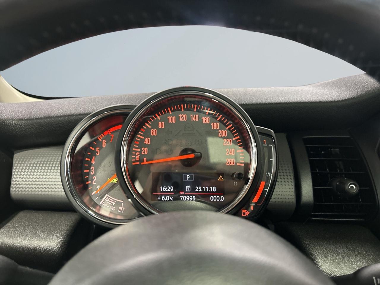 2019 MINI 3 Door Cooper / Leather / Sunroof / Back up Cam / Bluetoo Photo