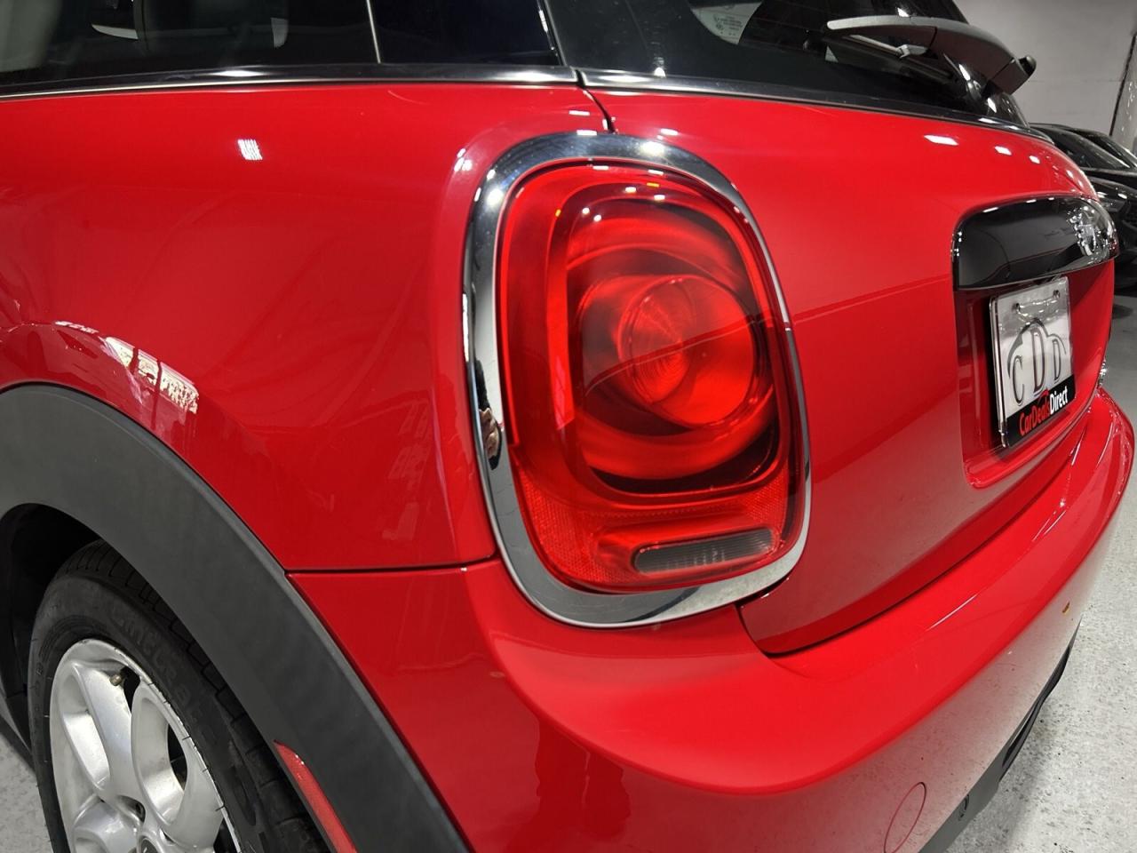 2019 MINI 3 Door Cooper / Leather / Sunroof / Back up Cam / Bluetoo Photo