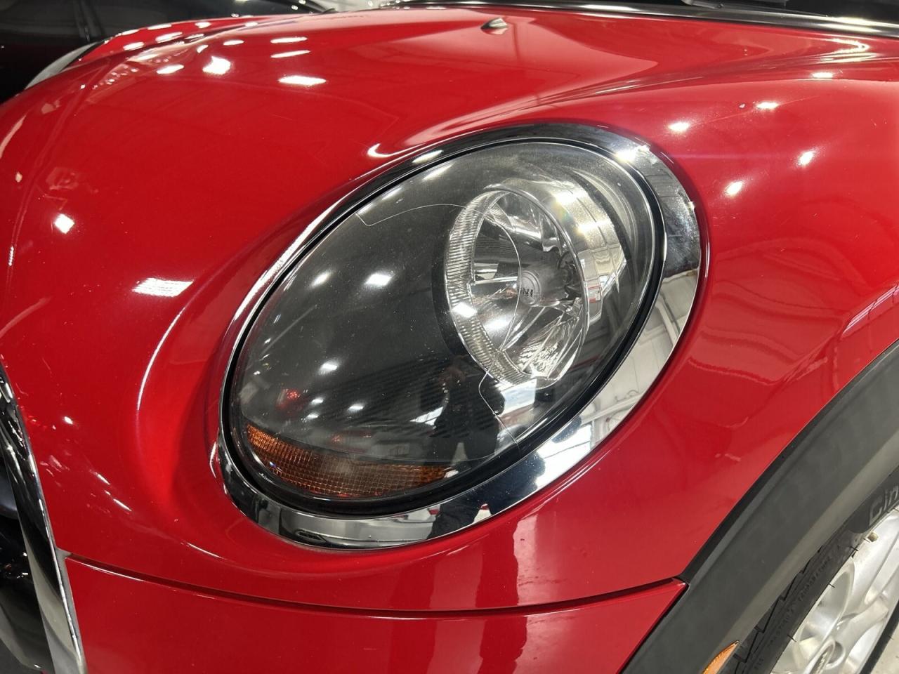 2019 MINI 3 Door Cooper / Leather / Sunroof / Back up Cam / Bluetoo Photo