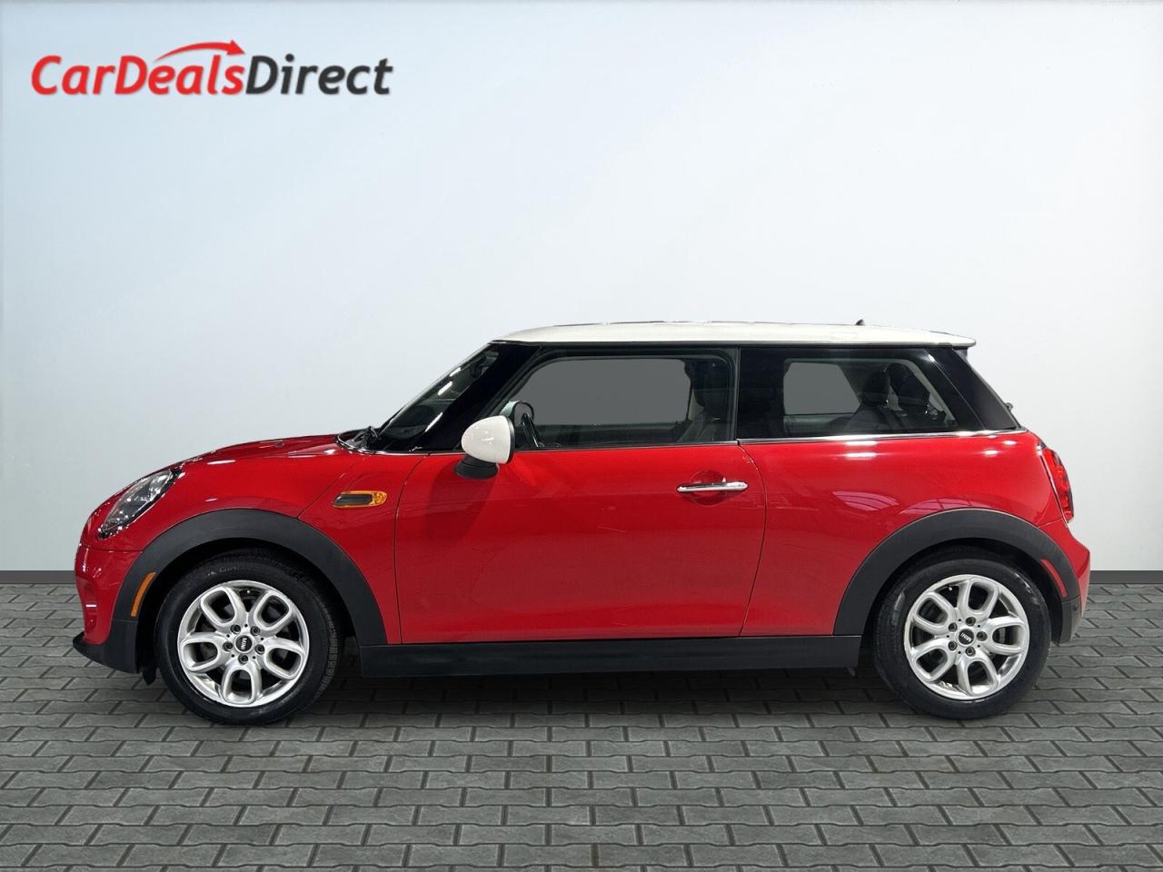 2019 MINI 3 Door Cooper / Leather / Sunroof / Back up Cam / Bluetoo Photo