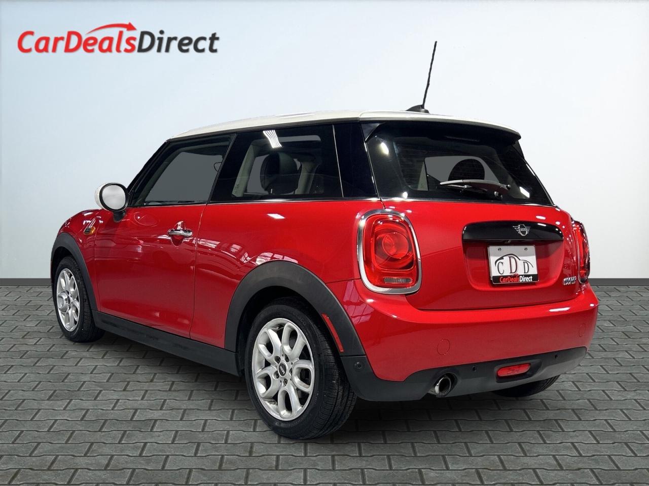2019 MINI 3 Door Cooper / Leather / Sunroof / Back up Cam / Bluetoo Photo