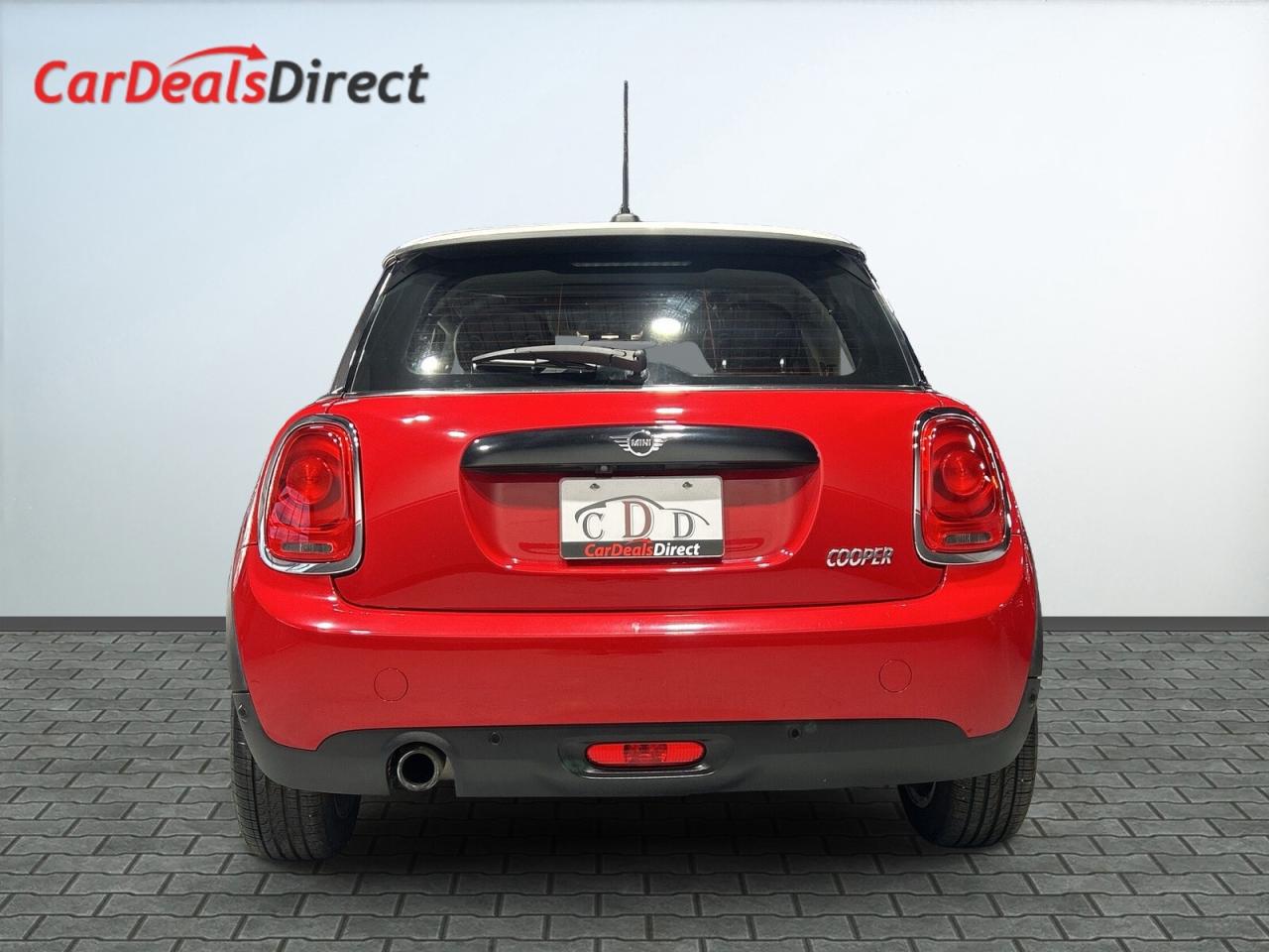 2019 MINI 3 Door Cooper / Leather / Sunroof / Back up Cam / Bluetoo Photo