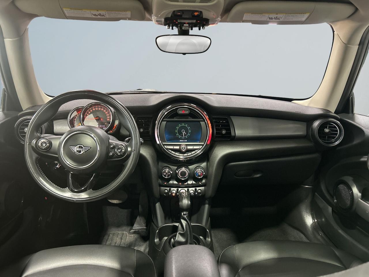 2019 MINI 3 Door Cooper / Leather / Sunroof / Back up Cam / Bluetoo Photo