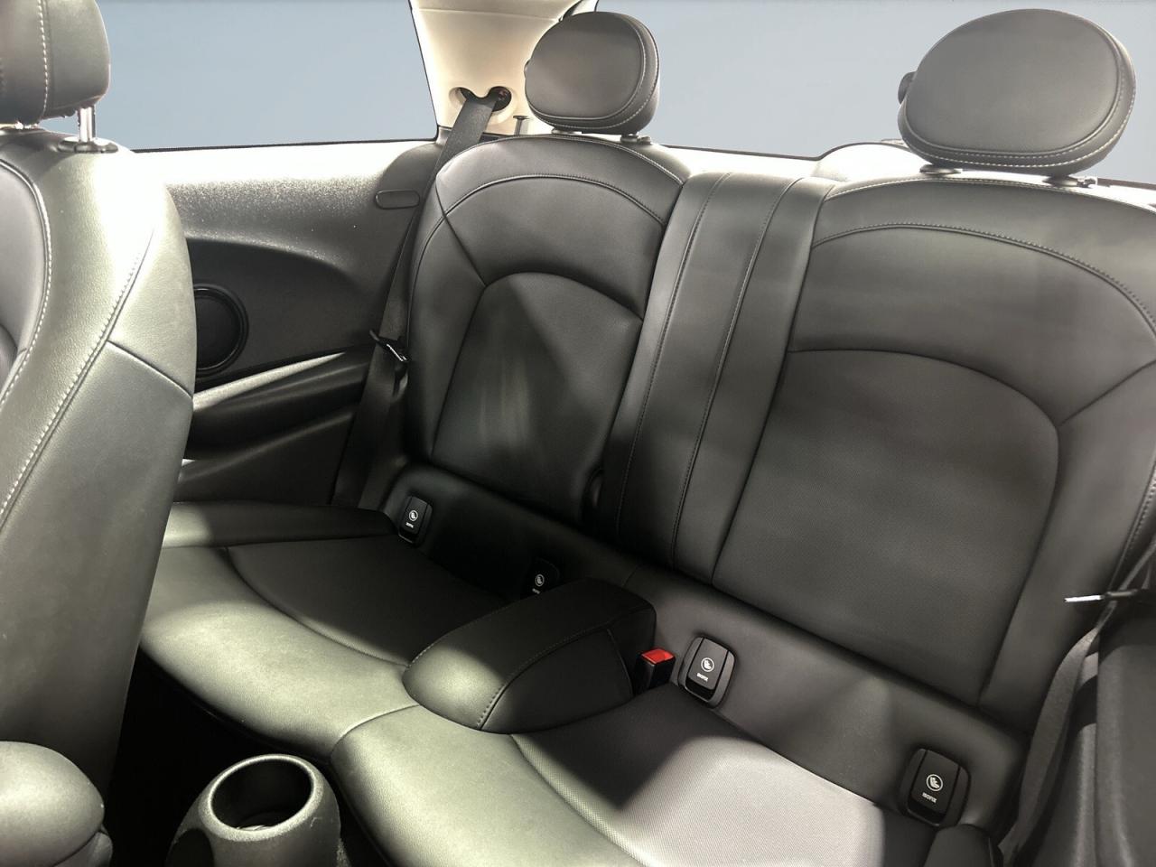 2019 MINI 3 Door Cooper / Leather / Sunroof / Back up Cam / Bluetoo Photo