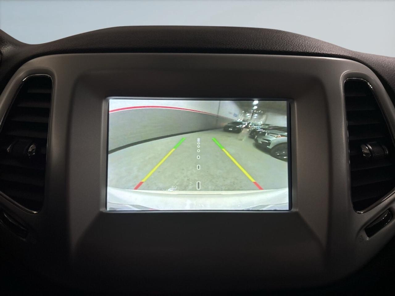 2021 Jeep Compass Upland Edition AWD / Back Up Cam / Heated Seats / Photo