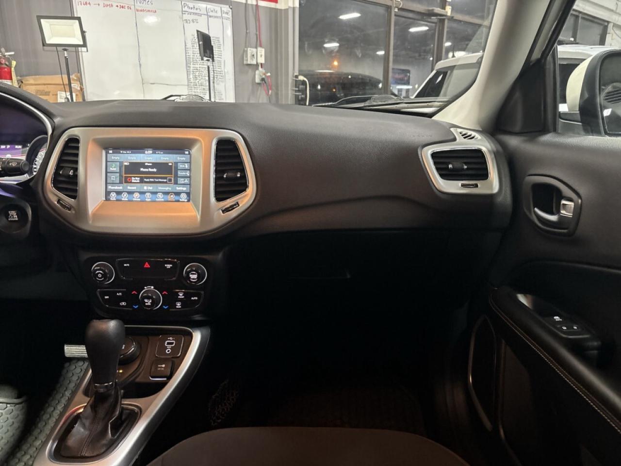 2021 Jeep Compass Upland Edition AWD / Back Up Cam / Heated Seats / Photo