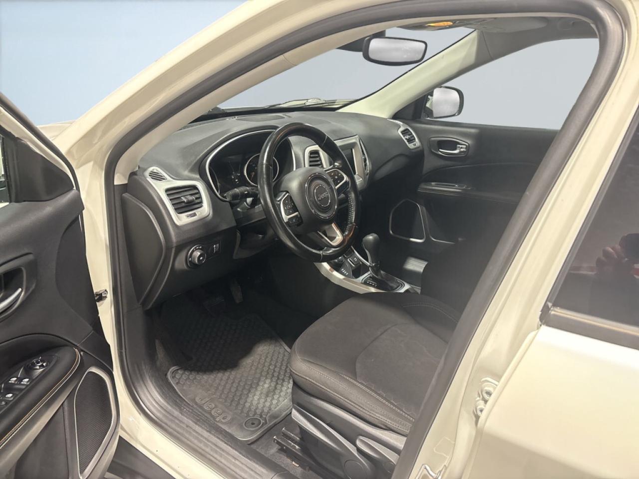 2021 Jeep Compass Upland Edition AWD / Back Up Cam / Heated Seats / Photo