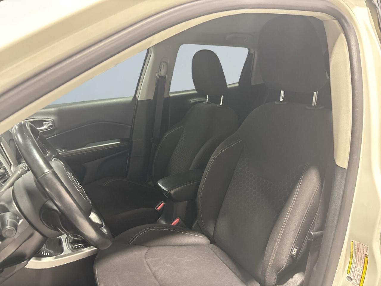 2021 Jeep Compass Upland Edition AWD / Back Up Cam / Heated Seats / Photo