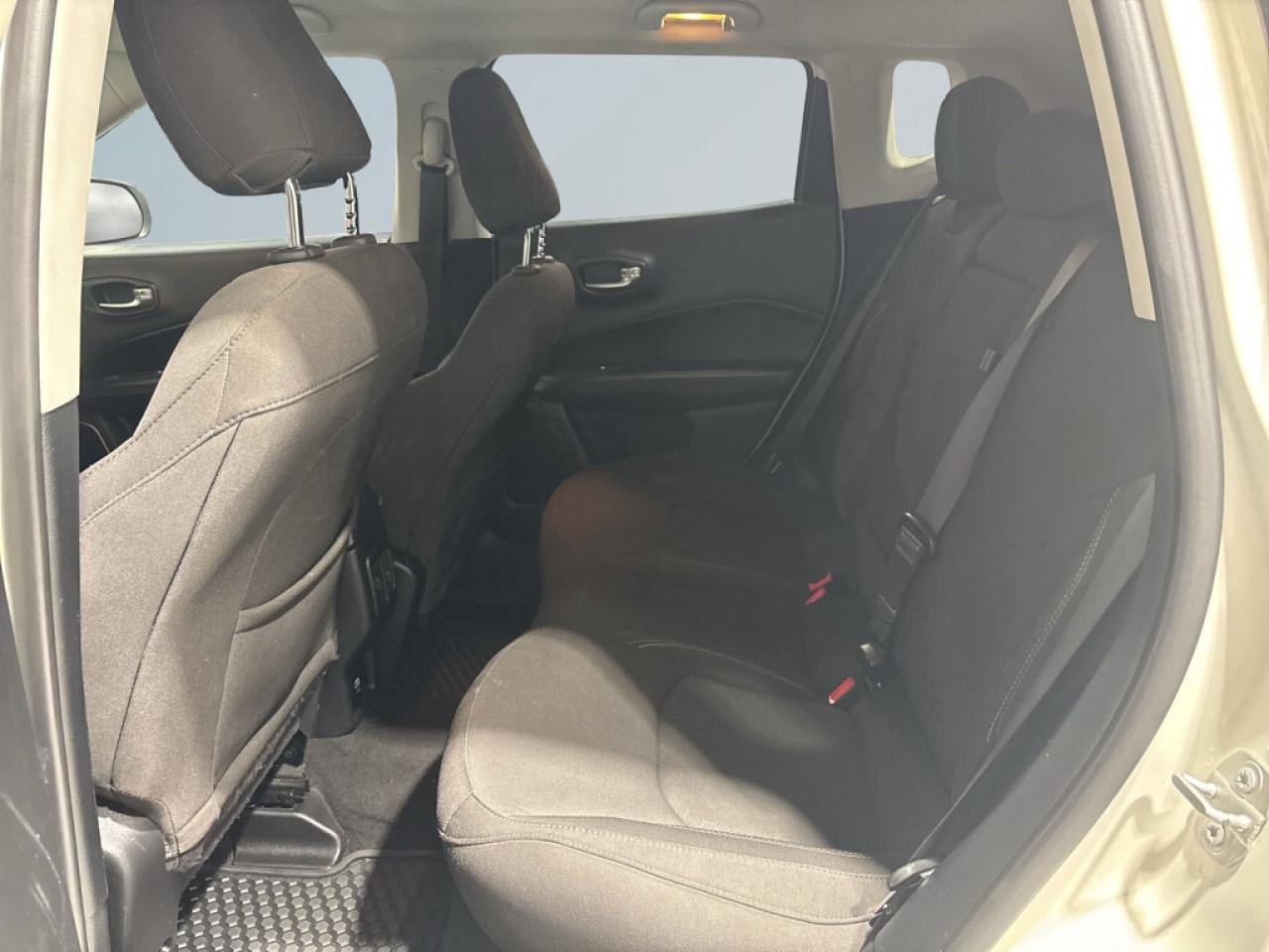 2021 Jeep Compass Upland Edition AWD / Back Up Cam / Heated Seats / Photo