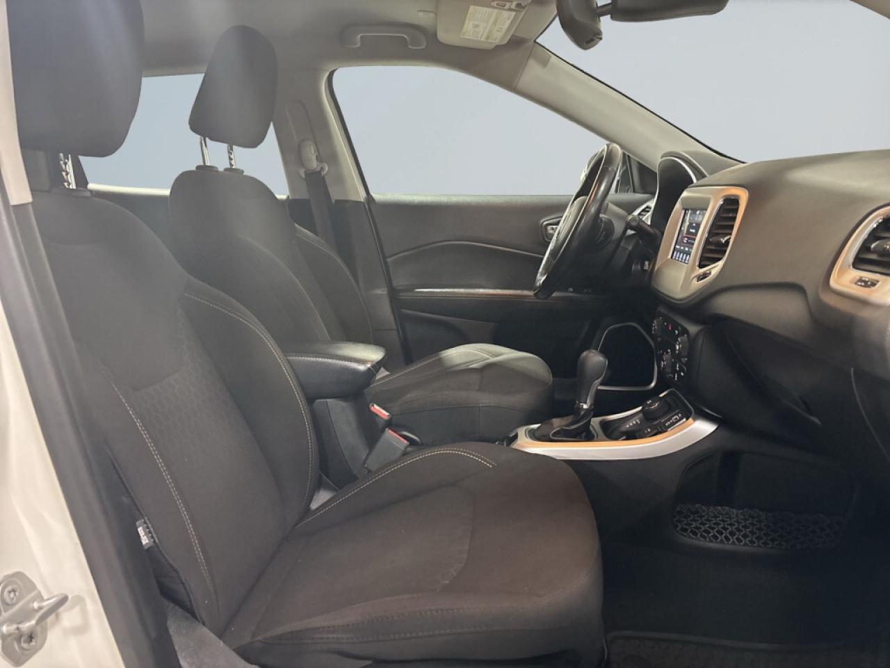 2021 Jeep Compass Upland Edition AWD / Back Up Cam / Heated Seats / Photo