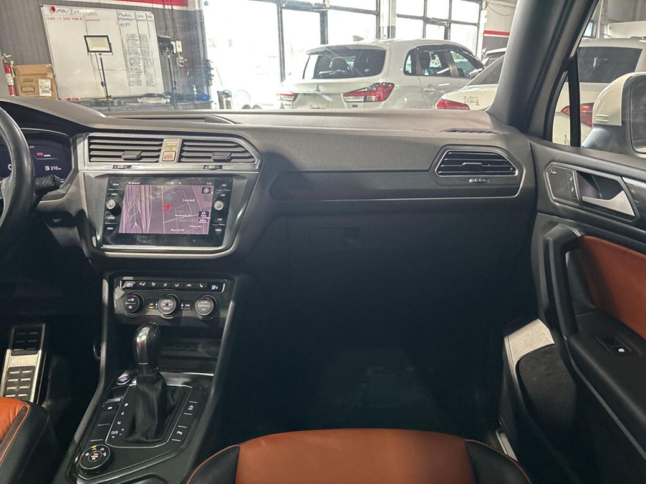 2019 Volkswagen Tiguan R Line/Highline 4MOTION/Leather/NAVI/Sunroof/Drive Photo