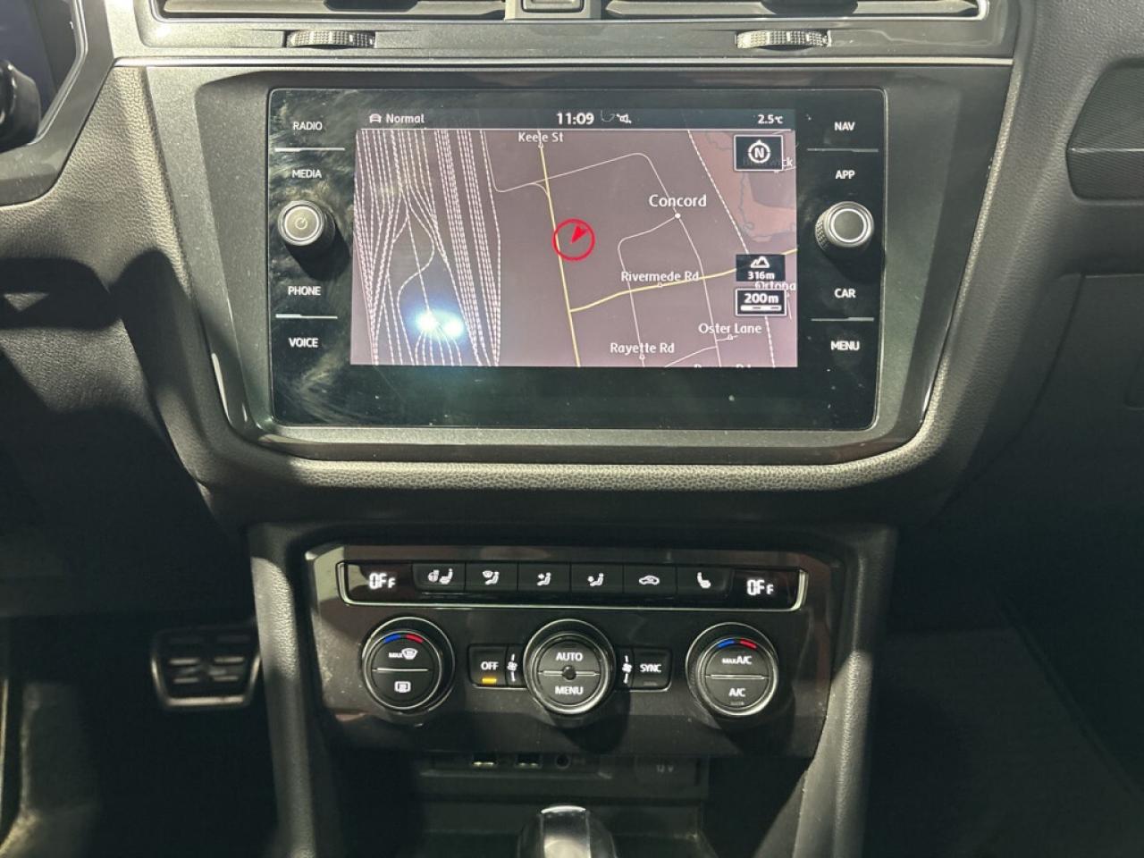 2019 Volkswagen Tiguan R Line/Highline 4MOTION/Leather/NAVI/Sunroof/Drive Photo