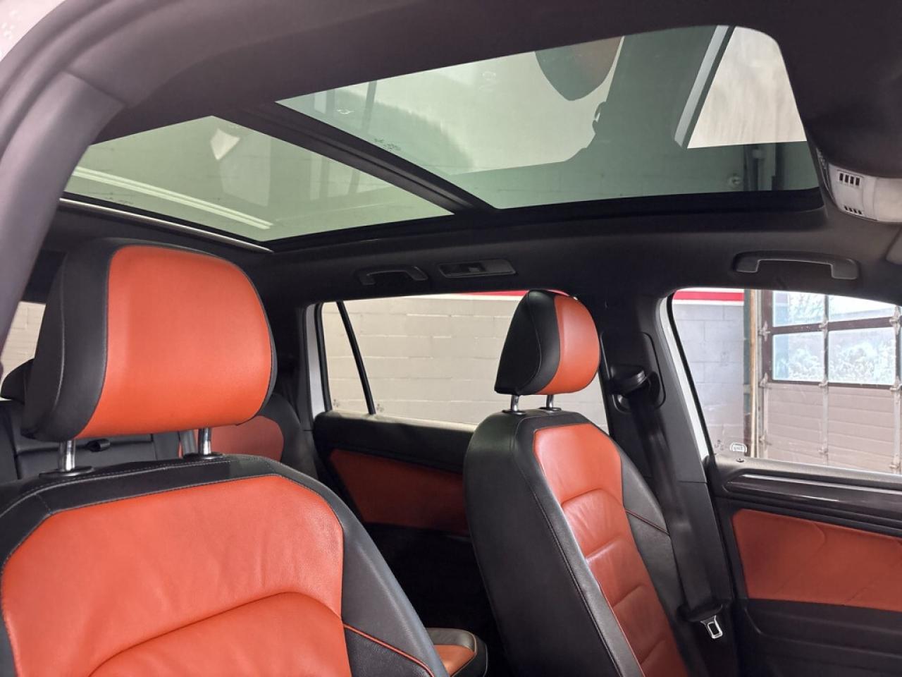 2019 Volkswagen Tiguan R Line/Highline 4MOTION/Leather/NAVI/Sunroof/Drive Photo