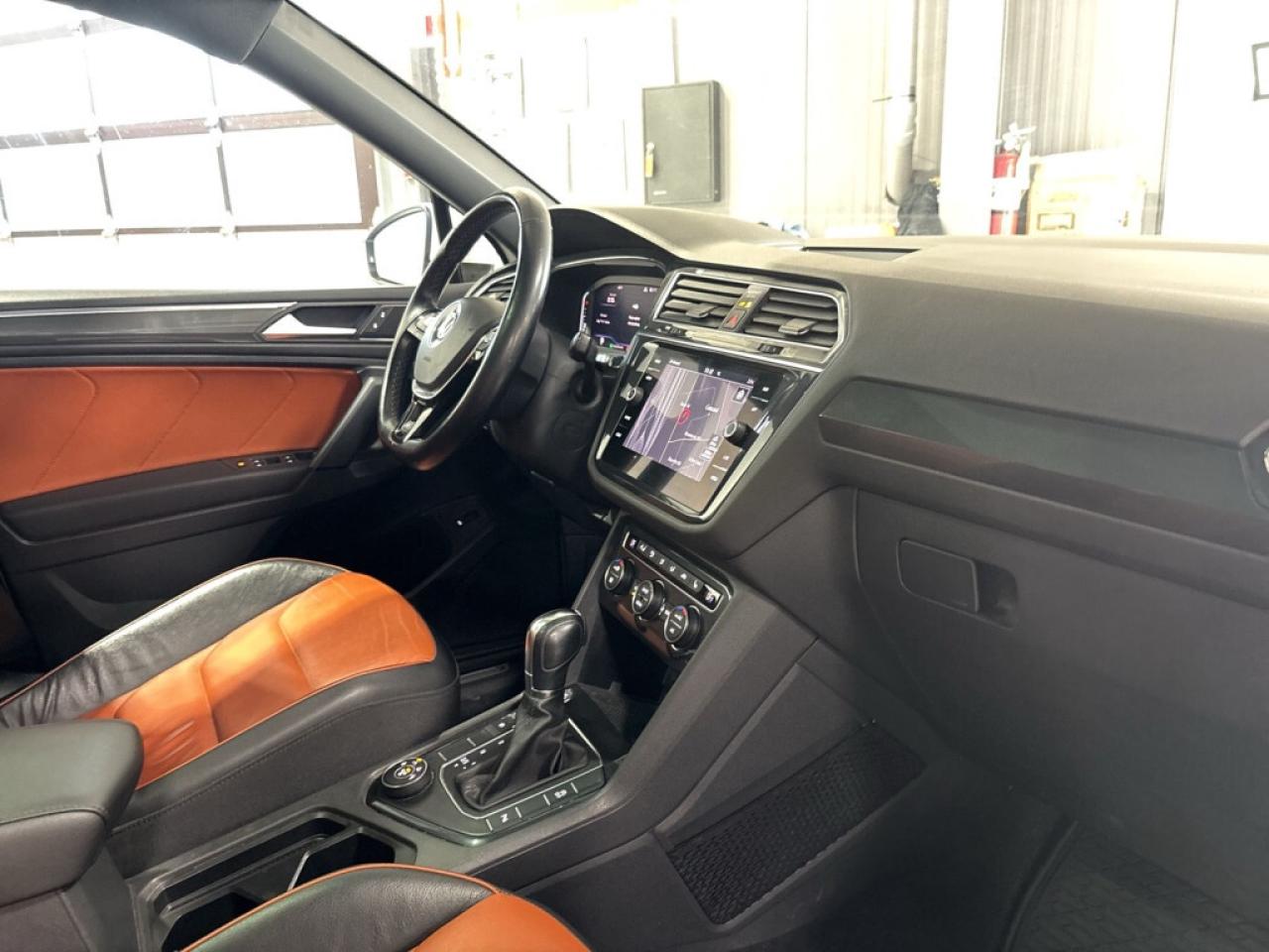 2019 Volkswagen Tiguan R Line/Highline 4MOTION/Leather/NAVI/Sunroof/Drive Photo