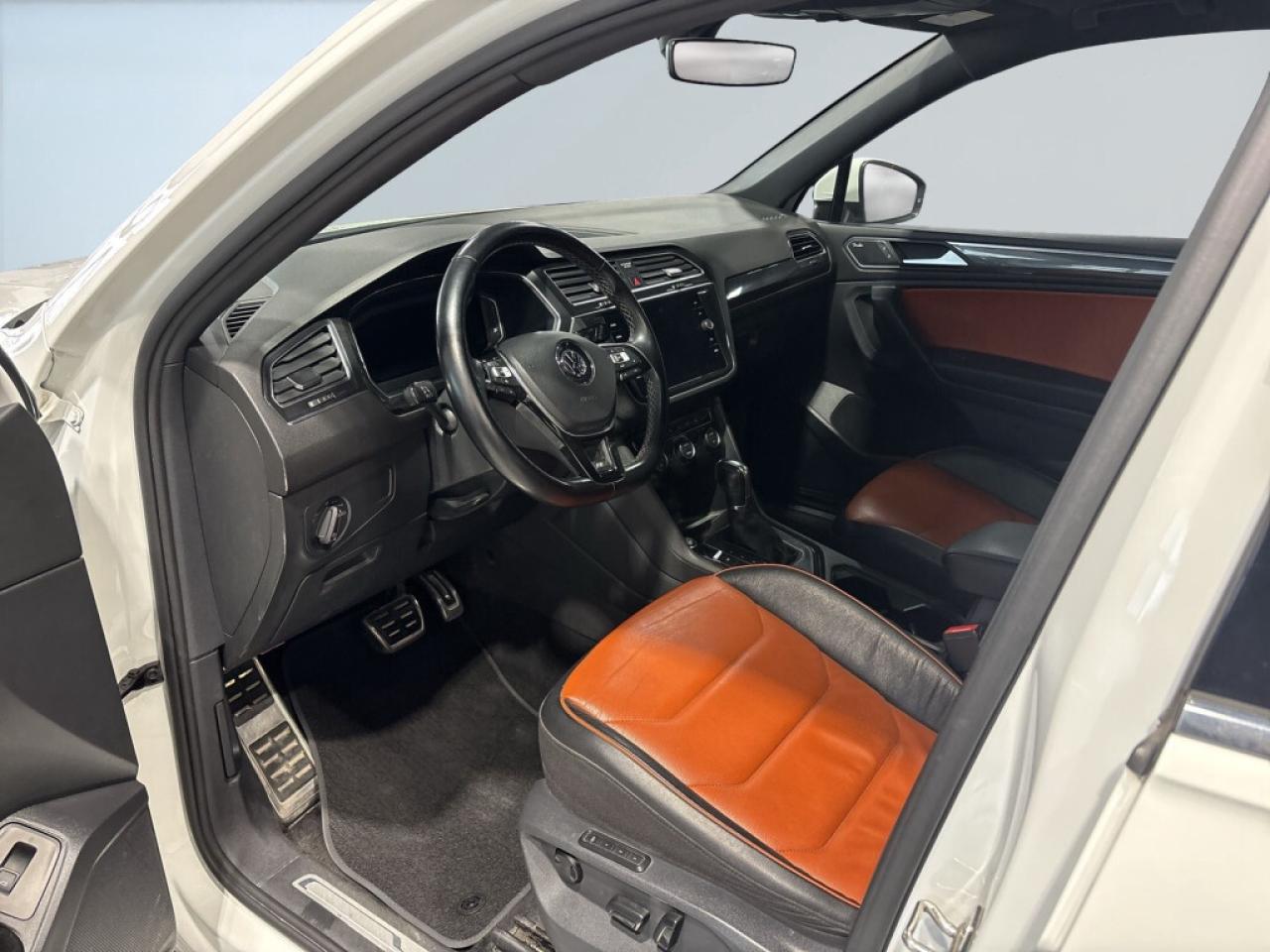 2019 Volkswagen Tiguan R Line/Highline 4MOTION/Leather/NAVI/Sunroof/Drive Photo