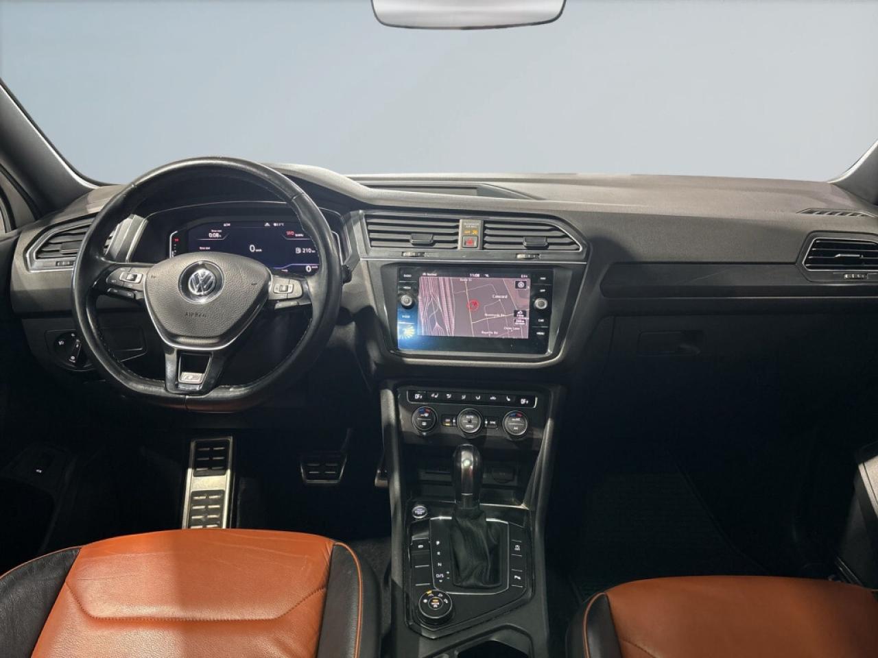 2019 Volkswagen Tiguan R Line/Highline 4MOTION/Leather/NAVI/Sunroof/Drive Photo