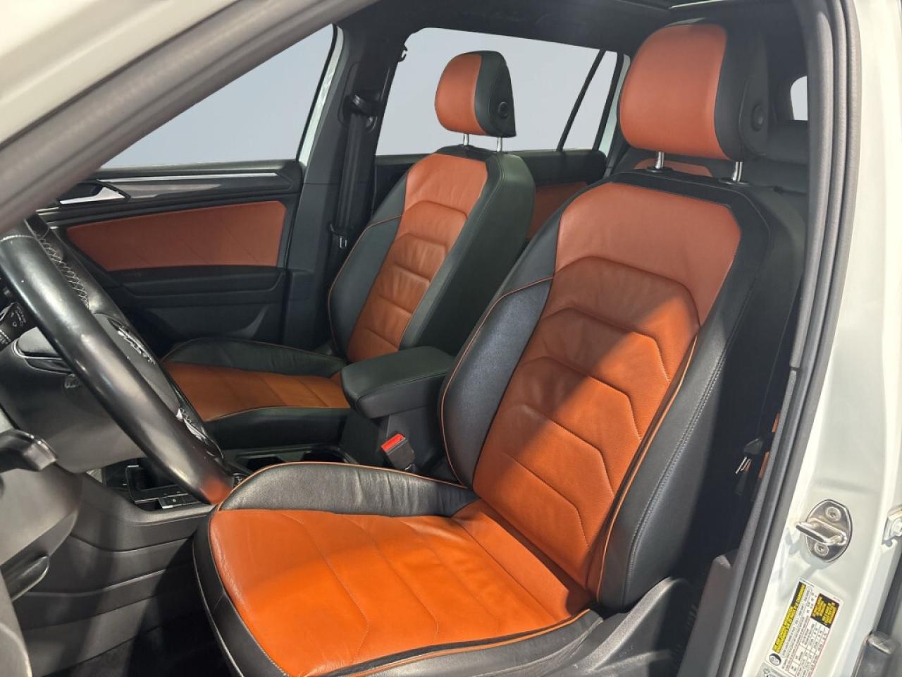 2019 Volkswagen Tiguan R Line/Highline 4MOTION/Leather/NAVI/Sunroof/Drive Photo